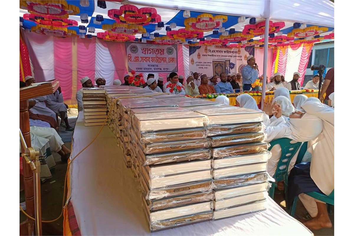 Packing Mushafs into cartons for shipment
